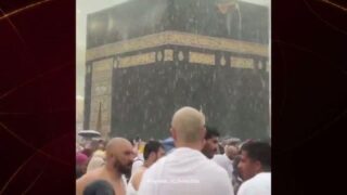 Kabe’de Müslümanlar sağanak altında tavaf yaptı
